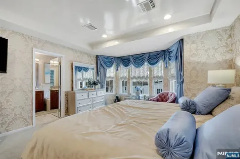 5 Creekside Court Secaucus NJ 07094