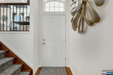 5 Creekside Court Secaucus NJ 07094