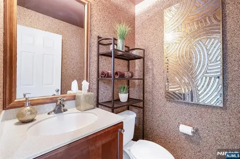5 Creekside Court Secaucus NJ 07094