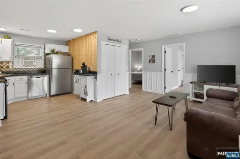 16 Clover Lane Vernon NJ 07418