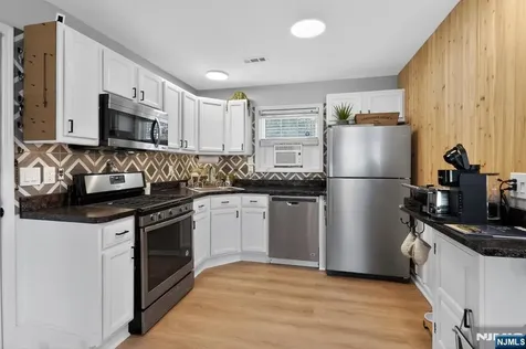 16 Clover Lane Vernon NJ 07418