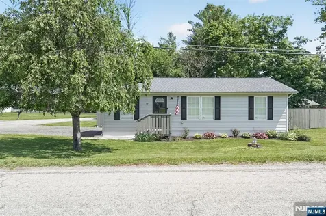 16 Clover Lane Vernon NJ 07418