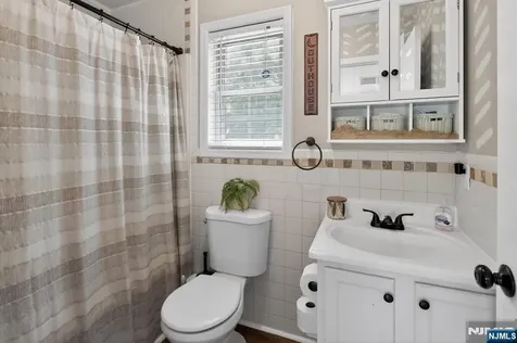 16 Clover Lane Vernon NJ 07418