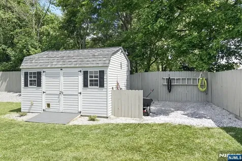 16 Clover Lane Vernon NJ 07418