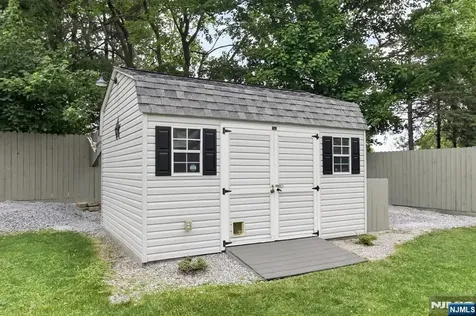 16 Clover Lane Vernon NJ 07418