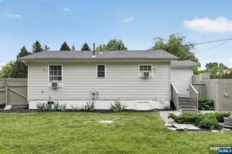 16 Clover Lane Vernon NJ 07418