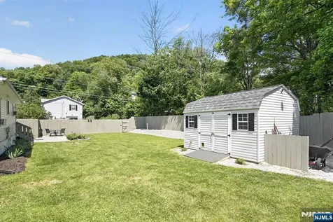16 Clover Lane Vernon NJ 07418