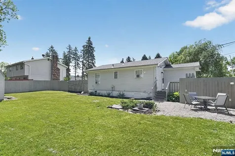 16 Clover Lane Vernon NJ 07418