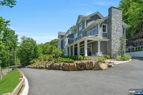 976 Scioto Drive Franklin Lakes NJ 07417