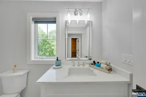 976 Scioto Drive Franklin Lakes NJ 07417