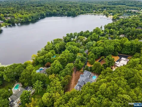 976 Scioto Drive Franklin Lakes NJ 07417