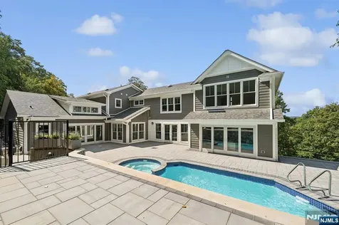 976 Scioto Drive Franklin Lakes NJ 07417