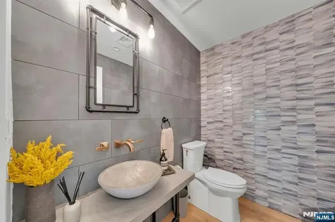 976 Scioto Drive Franklin Lakes NJ 07417