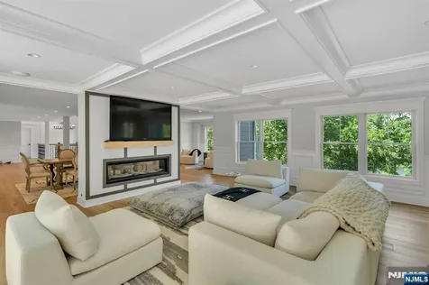 976 Scioto Drive Franklin Lakes NJ 07417