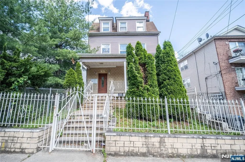84 Farley Avenue Newark NJ 07108