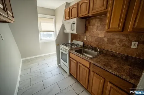 84 Farley Avenue Newark NJ 07108