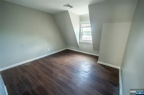 84 Farley Avenue Newark NJ 07108