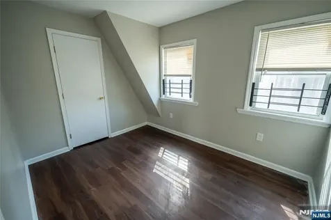 84 Farley Avenue Newark NJ 07108