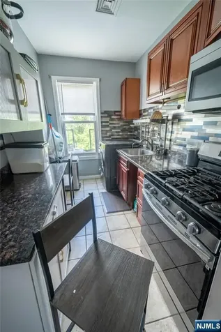 84 Farley Avenue Newark NJ 07108