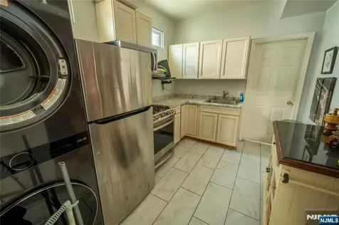 84 Farley Avenue Newark NJ 07108