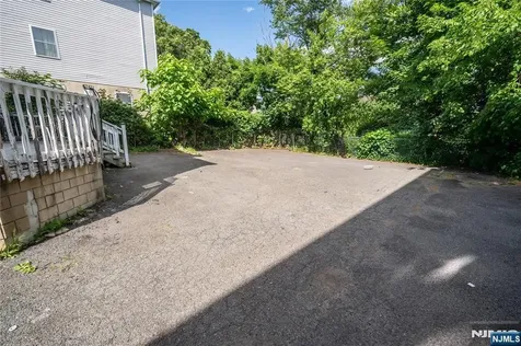 84 Farley Avenue Newark NJ 07108
