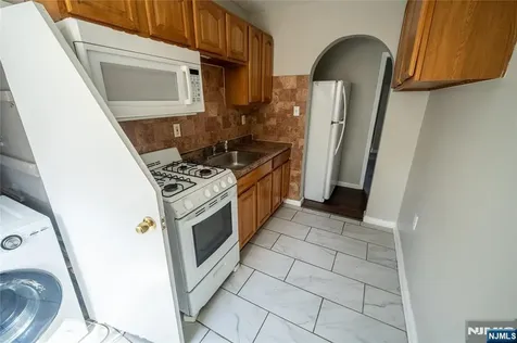 84 Farley Avenue Newark NJ 07108