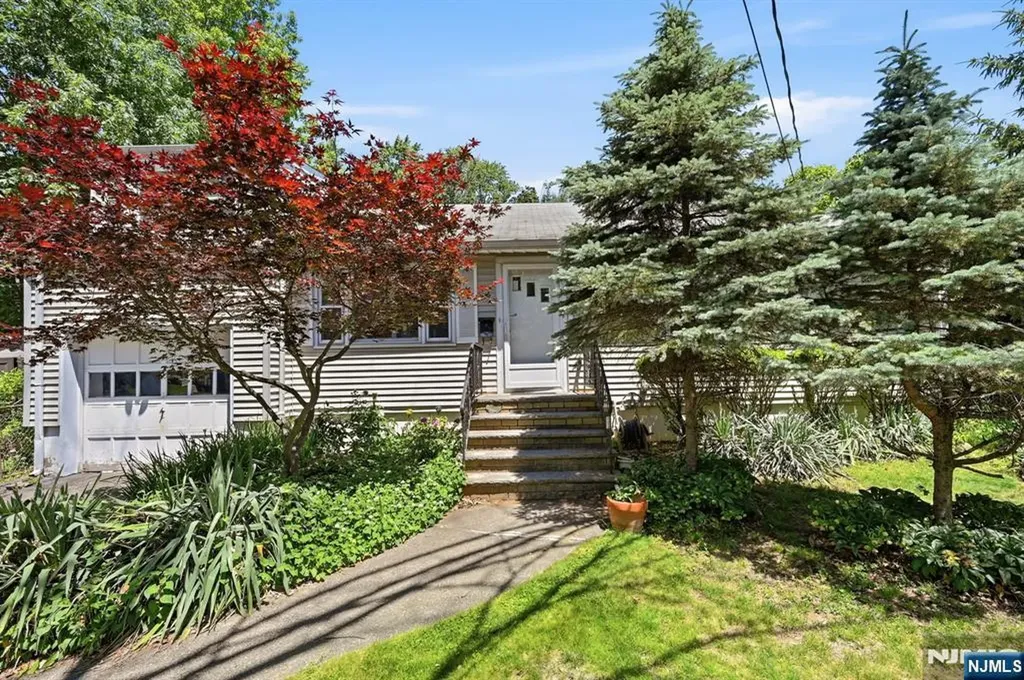 26 Hillside Terrace Livingston NJ 07039