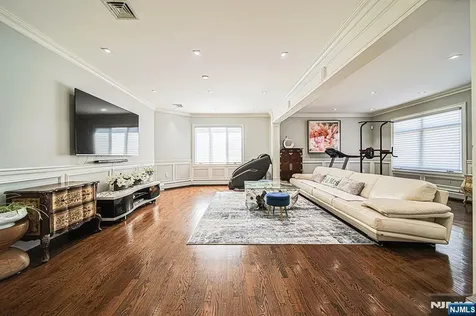 897 Virgil Avenue Ridgefield NJ 07657