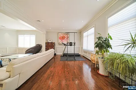 897 Virgil Avenue Ridgefield NJ 07657