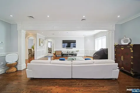 897 Virgil Avenue Ridgefield NJ 07657