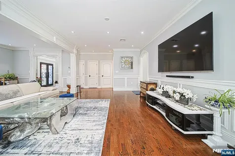 897 Virgil Avenue Ridgefield NJ 07657