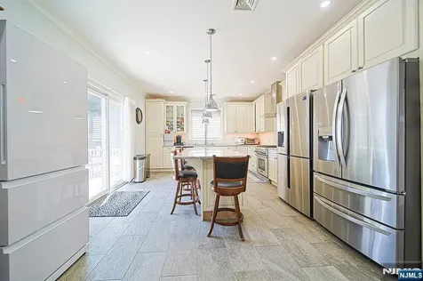 897 Virgil Avenue Ridgefield NJ 07657