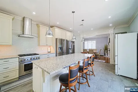 897 Virgil Avenue Ridgefield NJ 07657