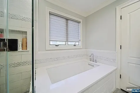 897 Virgil Avenue Ridgefield NJ 07657