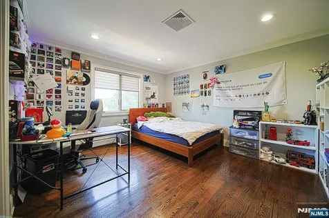 897 Virgil Avenue Ridgefield NJ 07657