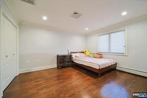 897 Virgil Avenue Ridgefield NJ 07657