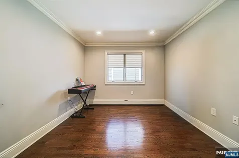 897 Virgil Avenue Ridgefield NJ 07657
