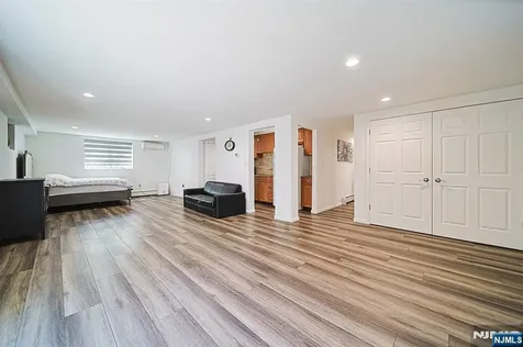 897 Virgil Avenue Ridgefield NJ 07657