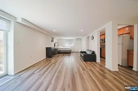 897 Virgil Avenue Ridgefield NJ 07657