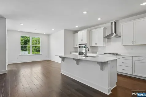 52 Eastwood Terrace East Hanover Twp NJ 07936