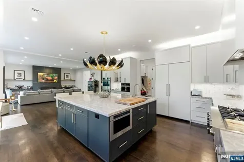 29 Roslyn Avenue Englewood Cliffs NJ 07632