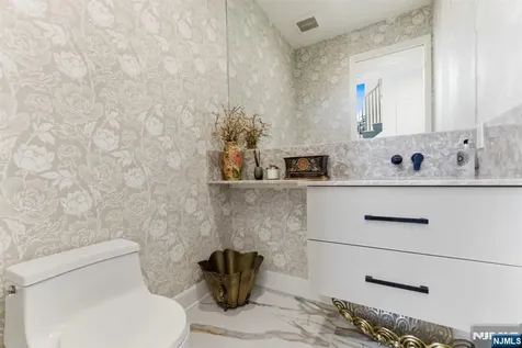 29 Roslyn Avenue Englewood Cliffs NJ 07632