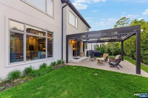 29 Roslyn Avenue Englewood Cliffs NJ 07632