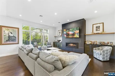29 Roslyn Avenue Englewood Cliffs NJ 07632