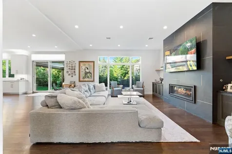 29 Roslyn Avenue Englewood Cliffs NJ 07632