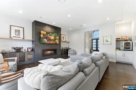 29 Roslyn Avenue Englewood Cliffs NJ 07632