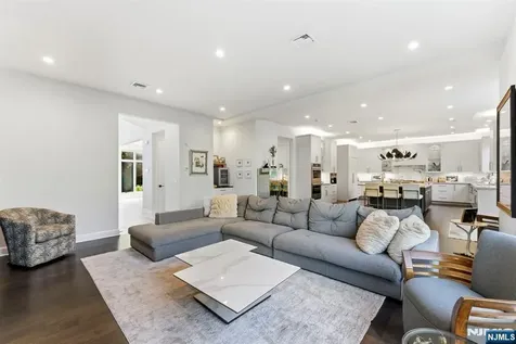 29 Roslyn Avenue Englewood Cliffs NJ 07632