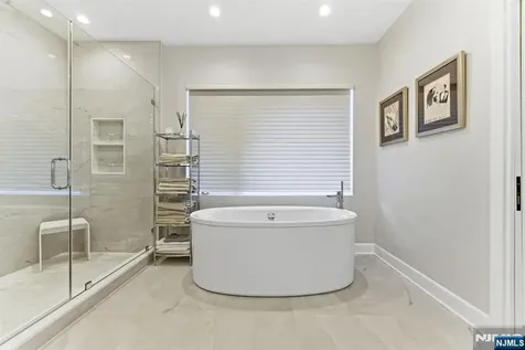29 Roslyn Avenue Englewood Cliffs NJ 07632
