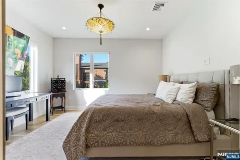 29 Roslyn Avenue Englewood Cliffs NJ 07632