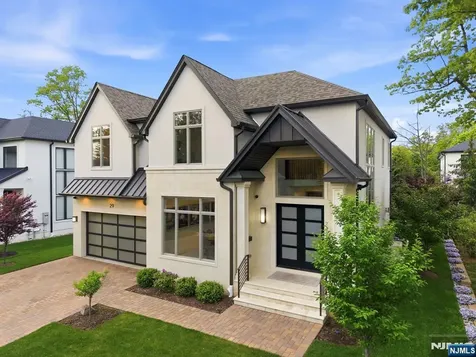 29 Roslyn Avenue Englewood Cliffs NJ 07632